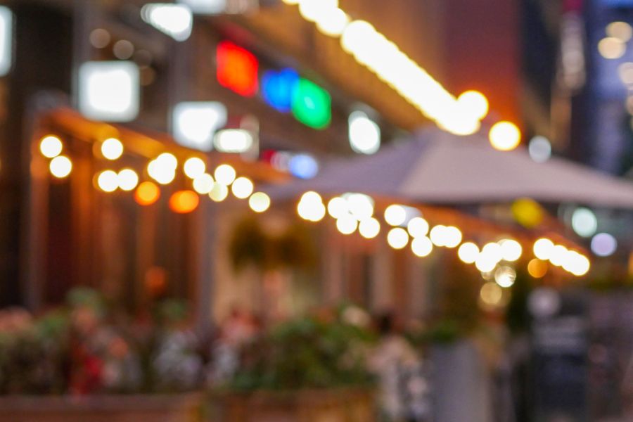 夜のイルミネーションの光